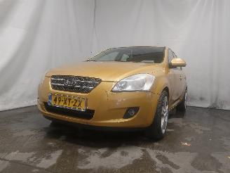 skadebil auto Kia Cee d Cee'd Sporty Wagon (EDF) Combi 1.6 16V (G4FC) [90kW]  (09-2007/12-2012=
) 2008/1