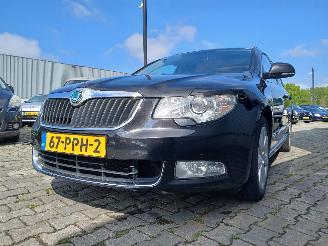 Voiture accidenté Skoda Superb Superb Combi (3TAC/TAF) Combi 1.8 TSI 16V (CDAA) [118kW]  (10-2009/05-=
2015) 2011/3