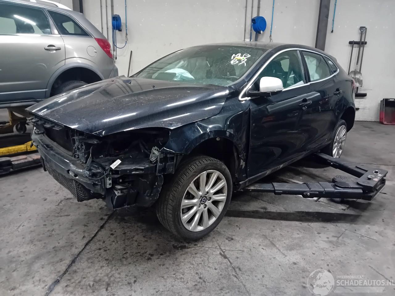 Volvo V-40 V40 (MV) Hatchback 5-drs 2.0 D4 16V (D4204T14) [140kW]  (05-2014/08-20=
19)