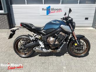 krockskadad bil motor Honda CB 650 RA 2022/2