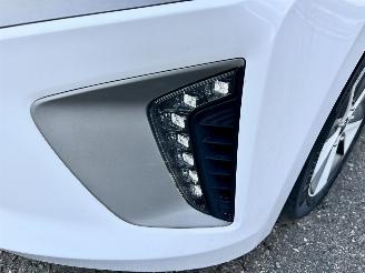 Hyundai Ioniq Comfort EV 120pk aut + f1 flippers - nap - 2x laadkabels - navi - camera - front + line assist - keyless entry + start picture 6