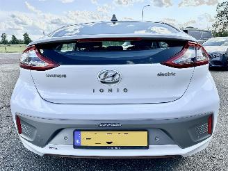 Hyundai Ioniq Comfort EV 120pk aut + f1 flippers - nap - 2x laadkabels - navi - camera - front + line assist - keyless entry + start picture 78