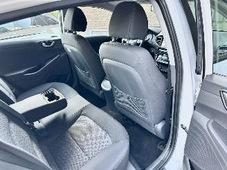 Hyundai Ioniq Comfort EV 120pk aut + f1 flippers - nap - 2x laadkabels - navi - camera - front + line assist - keyless entry + start picture 57