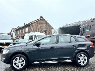 skadebil auto Volvo V-60 Cross country 2.0 D3 150pk 6-bak Polar Pl - nap - navi - xenon - half leer + stoelverw - pdc - trekh 2017/8