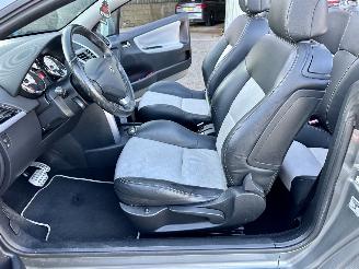 Peugeot 207 CC 1.6 VTi 120pk automaat Roland Garros - nap - clima - cruise - pdc - bi color leer - 4x nieuwe banden picture 44