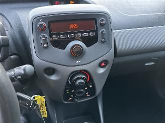 Peugeot 108 1.0 e-VTi 72pk Active 5drs - 96dkm nap - airco - led - elektr pakket - aux - usb - privacy glass - bwjr 2021 picture 25