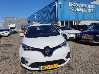 Renault Zoé INTENSE  51 KW met CCS lader  8000 km technisch probleem HUURBATTERY picture 17