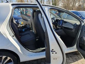 Renault Zoé INTENSE  51 KW met CCS lader  8000 km technisch probleem HUURBATTERY picture 16