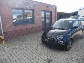 krockskadad bil auto Fiat 500E ICON 2022/7