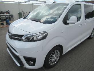 Toyota ProAce Verso 2.0D DubbelCab 2xSchuifdeur 6-Zits Airco Navi Camera StoelVerwarming CruiseControl....... picture 10