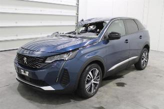 damaged passenger cars Peugeot 3008  2023/1