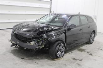 damaged passenger cars Peugeot 308  2023/2