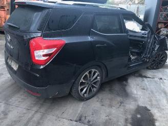 Vrakbiler auto Ssang yong XLV 1600 diesel 85KW 2017 2017/1