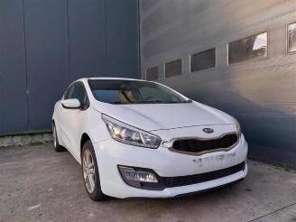 Salvage car Kia Cee d Cee'd Sportswagon (JDC5), Combi, 2012 / 2018 1.6 CRDi 16V VGT 2014/3
