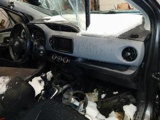 Toyota Yaris Yaris III (P13), Hatchback, 2010 / 2020 1.5 16V Dual VVT-iE picture 10