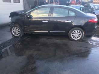 Salvage car Renault Fluence benzine-1600cc - 81kw 2011/1