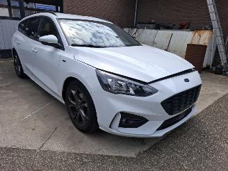 uszkodzony samochody osobowe Ford Focus 15 ecoboost automaat 150 pk ST line 2021/1