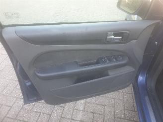 Ford Focus 1.6 ghia picture 13