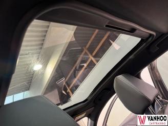 Peugeot 208  picture 11