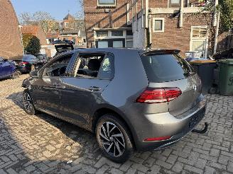 Volkswagen Golf 1.6 TDI picture 6