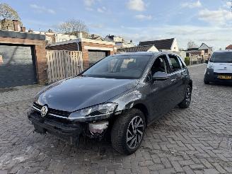 Voiture accidenté Volkswagen Golf 1.6 TDI Motor defect 2018/1