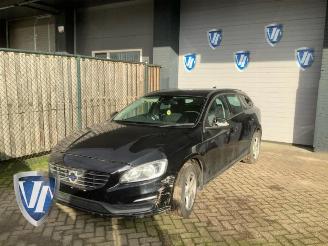 Vrakbiler auto Volvo V-60 V60 I (FW/GW), Combi, 2010 / 2018 2.0 D4 16V 2014/3